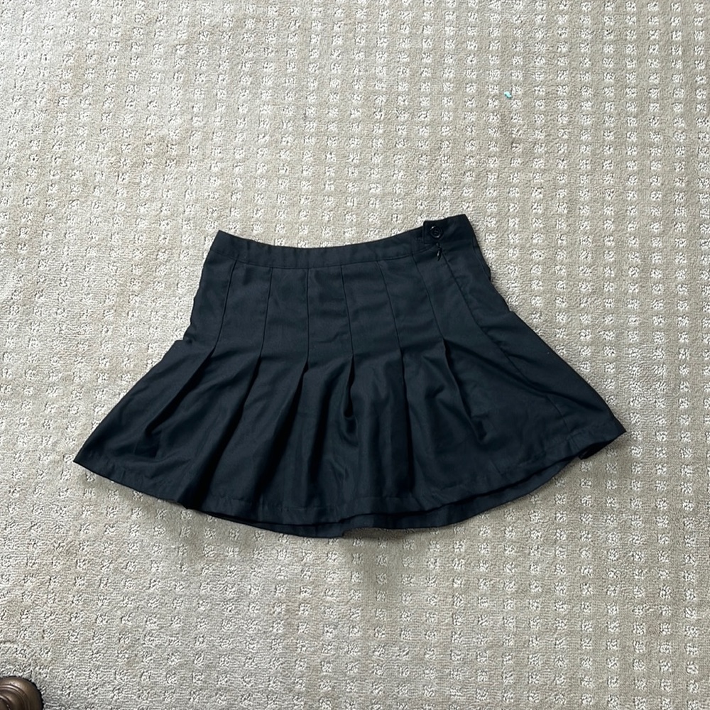 Short, black, pleated skirt